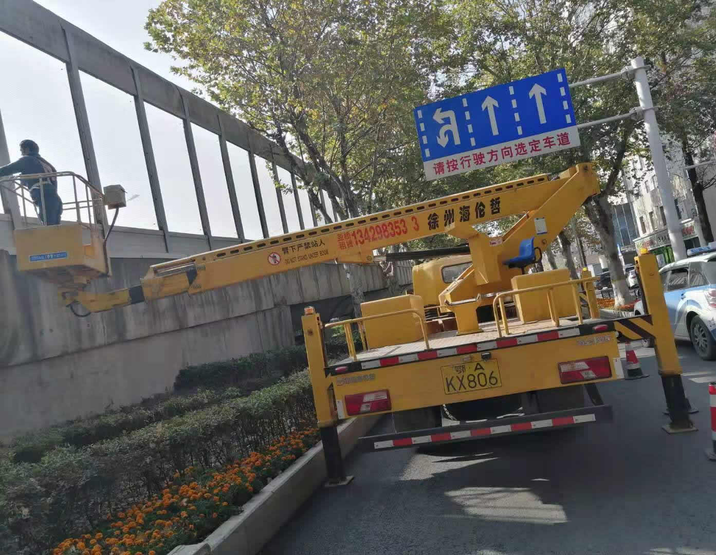 武昌區和平大道高架橋路燈維修1.jpg